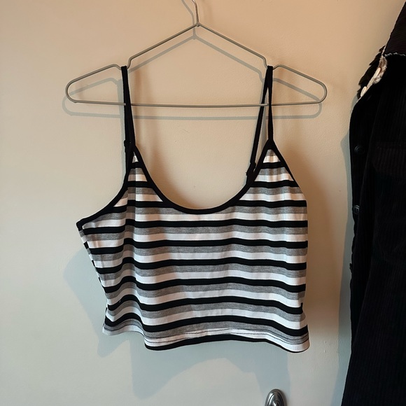 Cropped tank tops - Picture 4 of 4